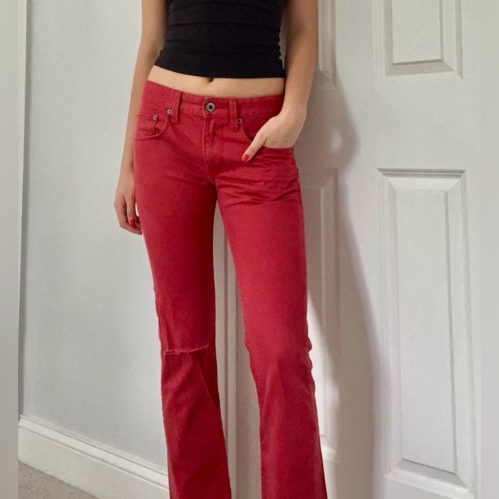 Express bread red pants for woman.
